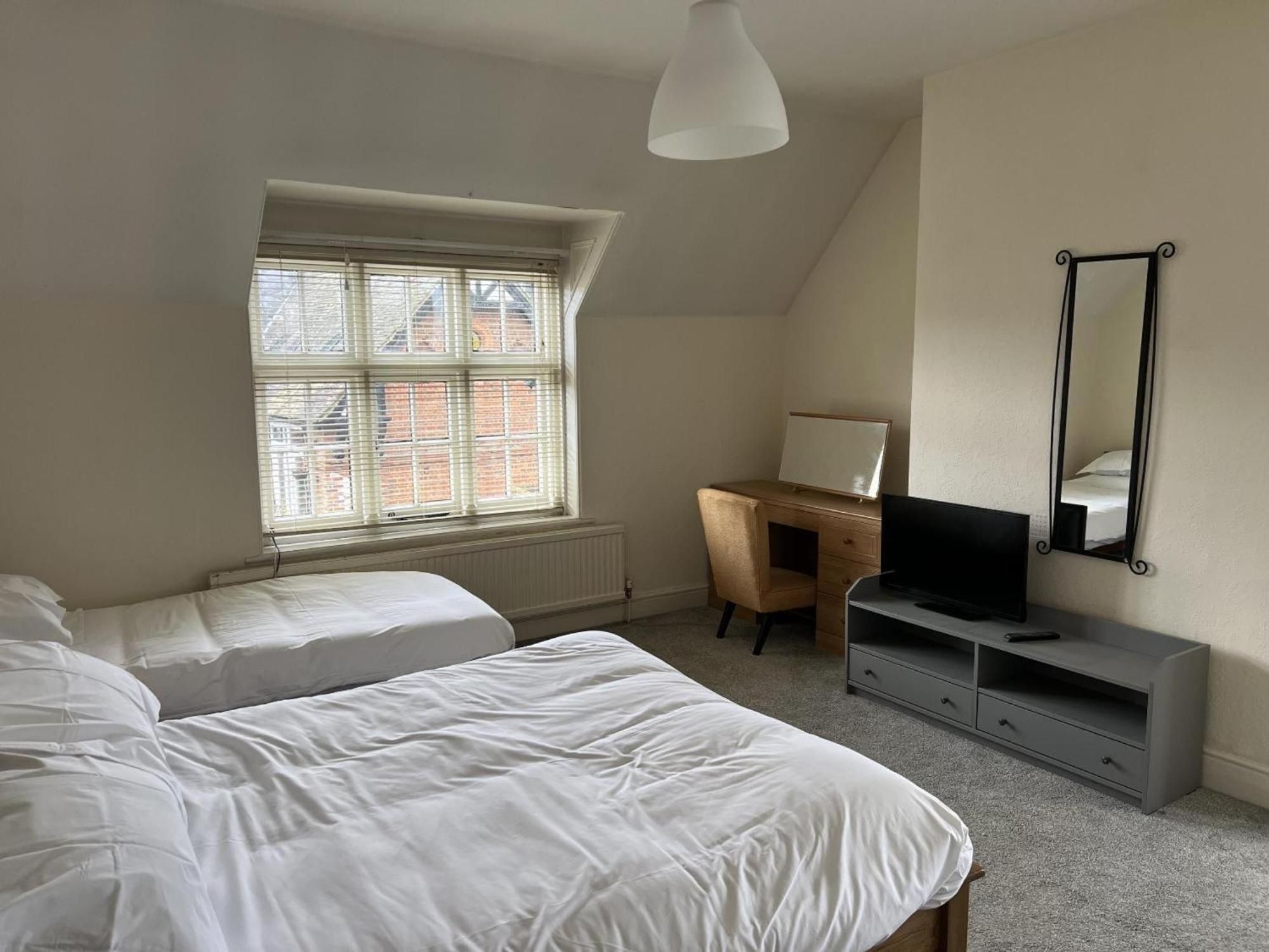 The Talbot And Apartment Iwerne Minster Eksteriør billede